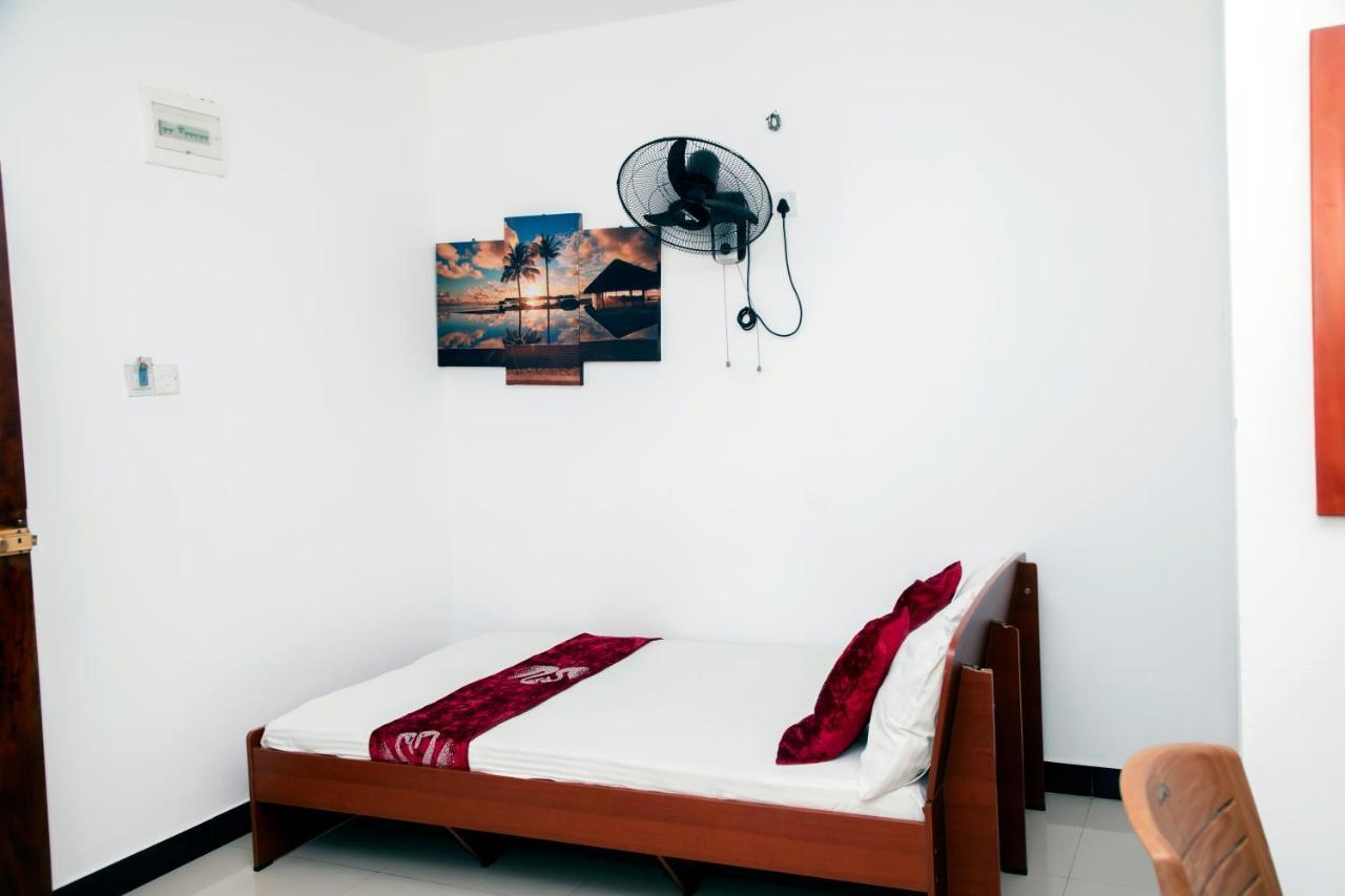 Golden Star Guest House Джафна Екстер'єр фото