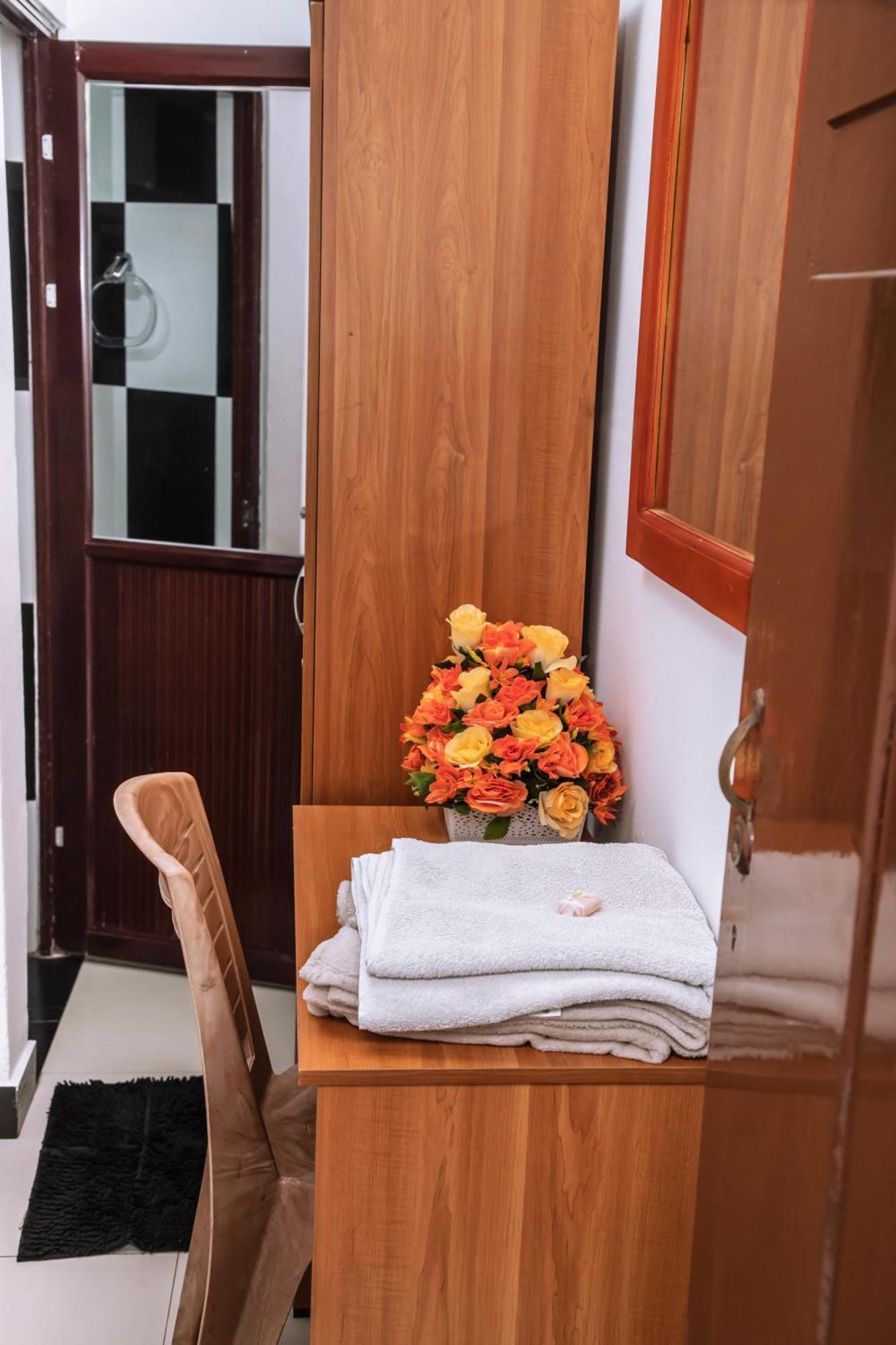 Golden Star Guest House Джафна Екстер'єр фото