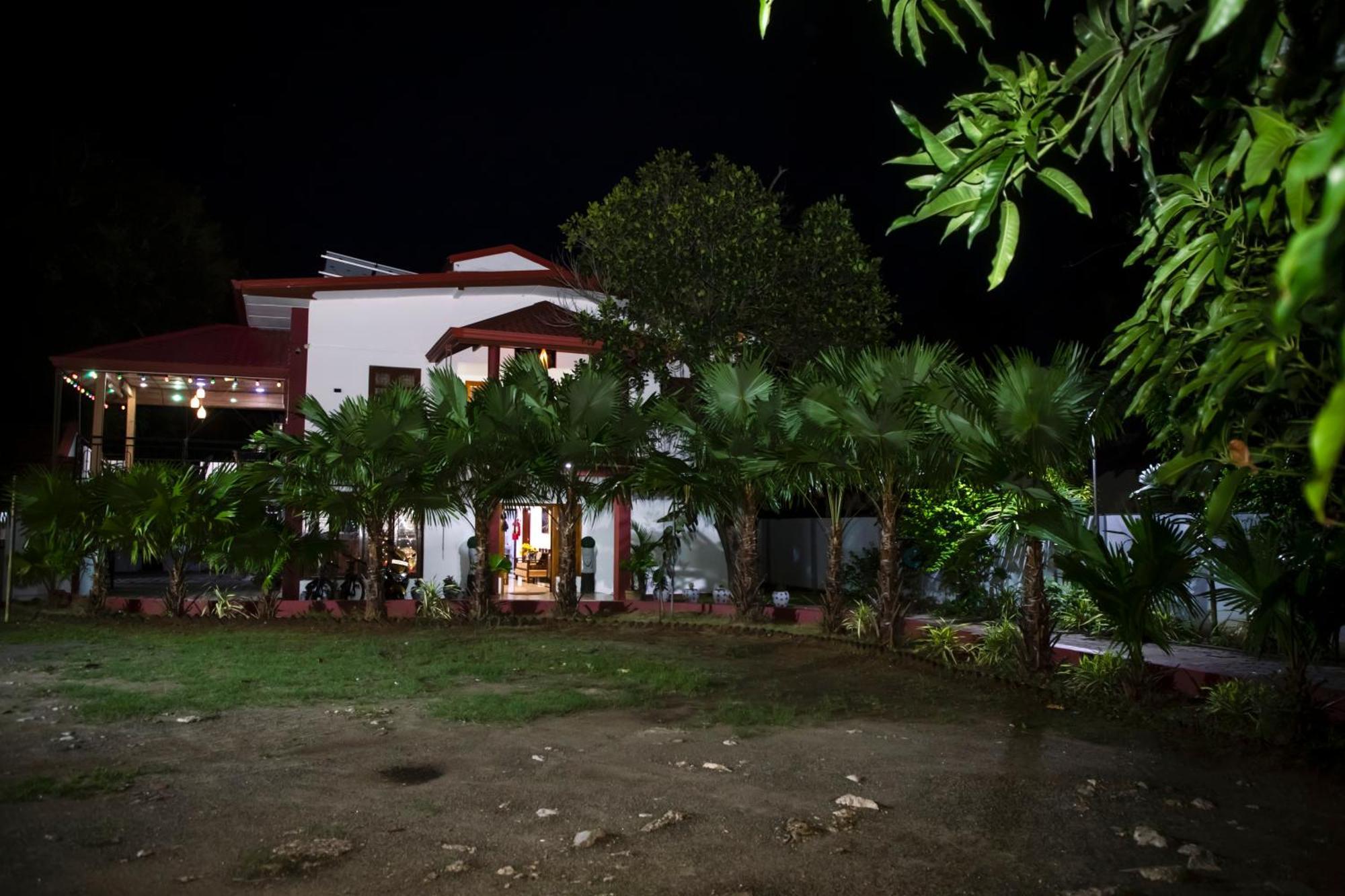 Golden Star Guest House Джафна Екстер'єр фото