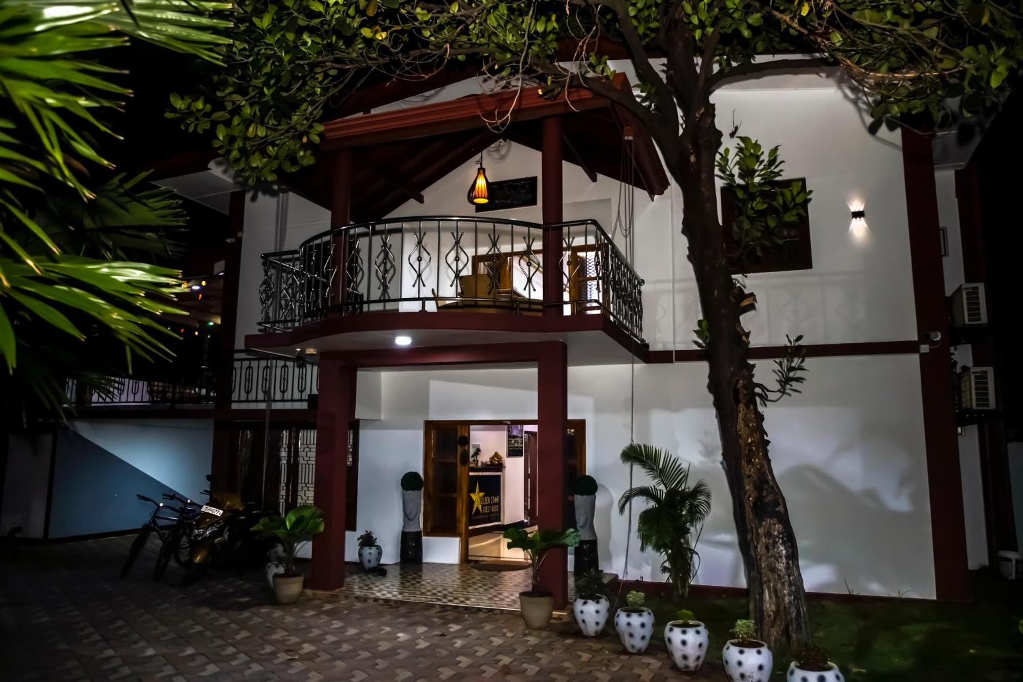 Golden Star Guest House Джафна Екстер'єр фото